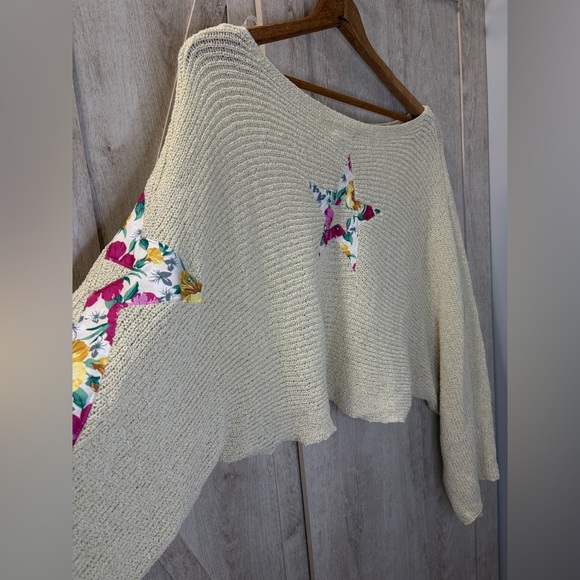 POL Oversized Floral Star Top
Size Small (oversized fit)-Retail $98 - Picture 3 of 9